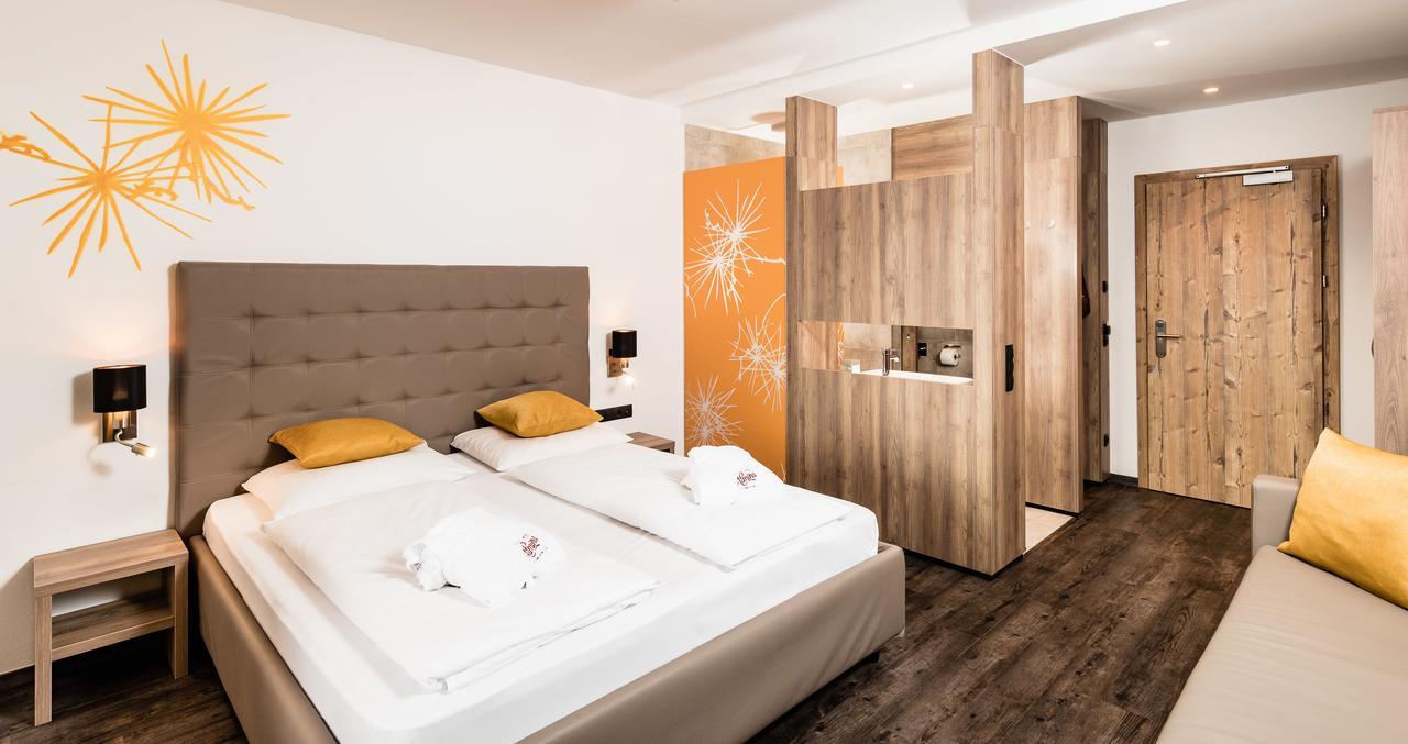 Hotel Almina Racines Exterior foto